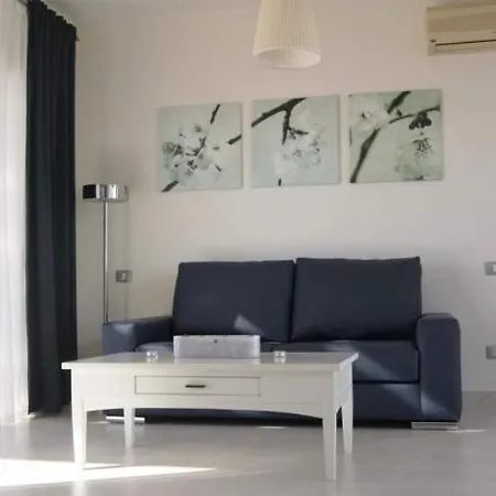 In Playa Blanca Sleeps 4 Includes Air Con And Wifi 6 3 *