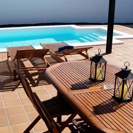 In Playa Blanca Sleeps 4 Includes Air Con And Wifi 6 3 Villa *