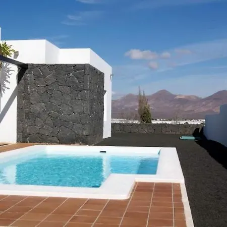 In Playa Blanca Sleeps 4 Includes Air Con And Wifi 6 3