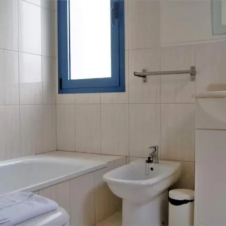 In Playa Blanca Sleeps 4 Includes Air Con And Wifi 6 3